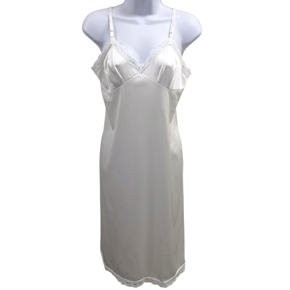 Vintage Vanity Fair Women's 34 100% DuPont Nylon White Slip Dress Lace Trim USA‎